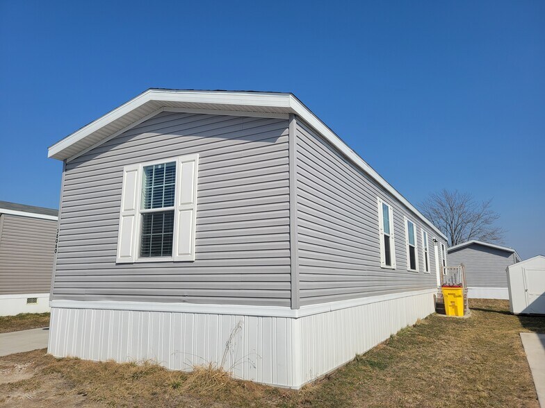 Building Photo - 38060 Leverette Ave