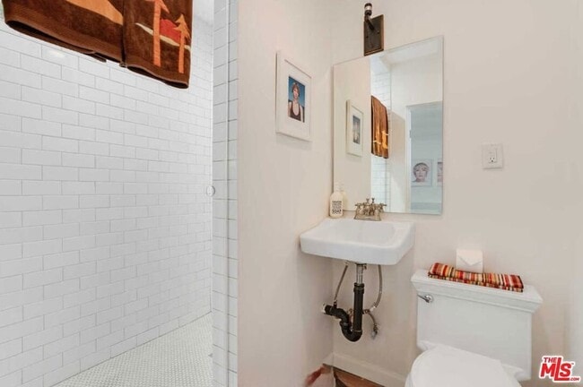 Building Photo - 1643 Queens Rd