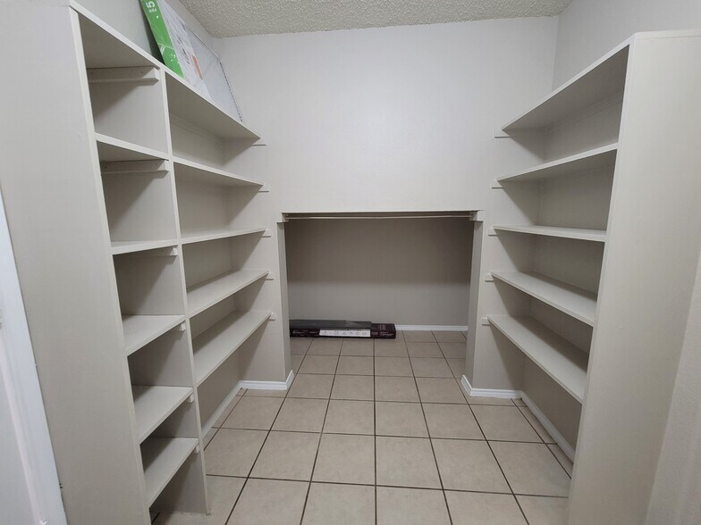 Building Photo - 4203 Falcon Dr