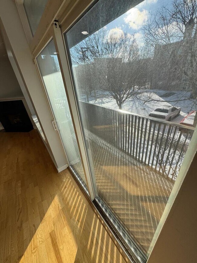 Building Photo - 2257 W Lake St