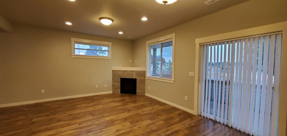 Building Photo - 7031 N Geneva Way