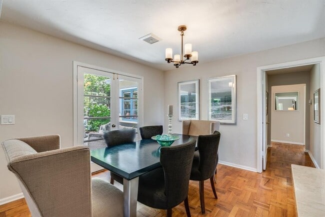 Building Photo - 831 Bruce Dr