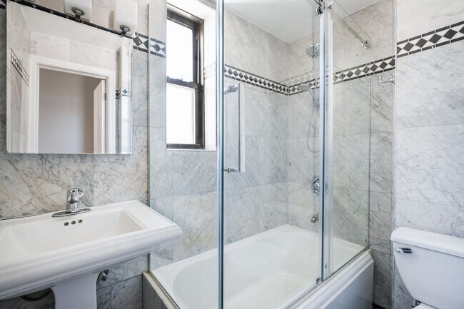 Building Photo - 234 W 73rd St