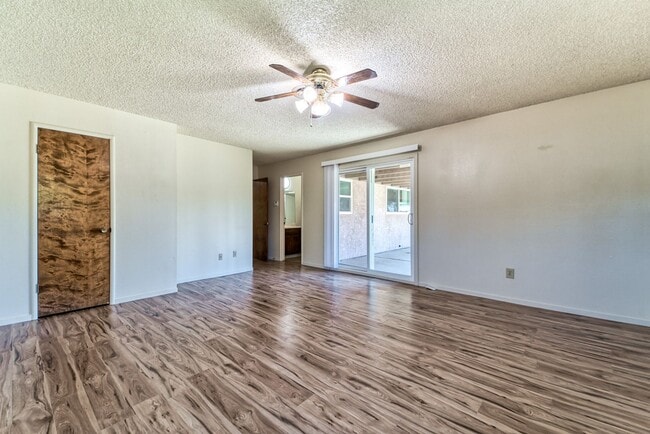 Building Photo - 4 bedroom 2 1/2 bath house in Yuba City