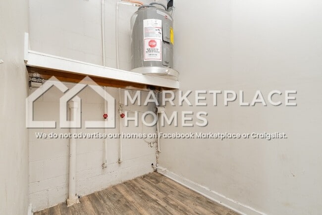 Building Photo - 4438 Melvin Cir W