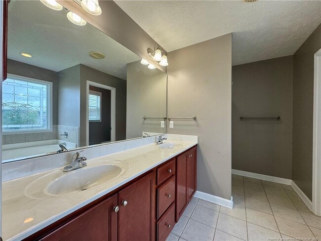 Building Photo - 250 Bayleaf Dr