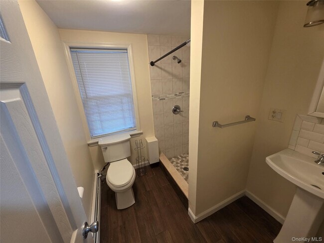 Building Photo - 42 Hasbrouck St