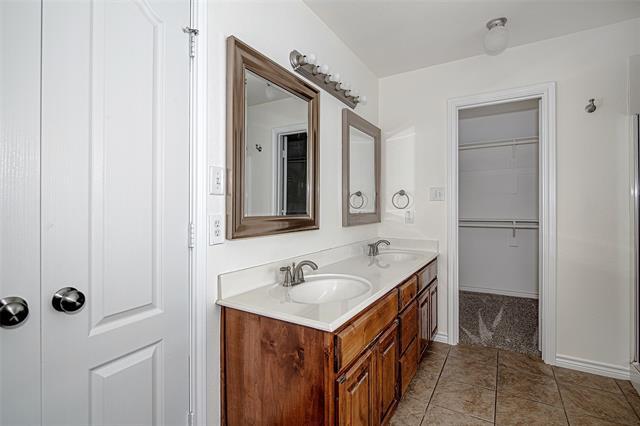 Building Photo - 1140 Hidden Meadow Dr