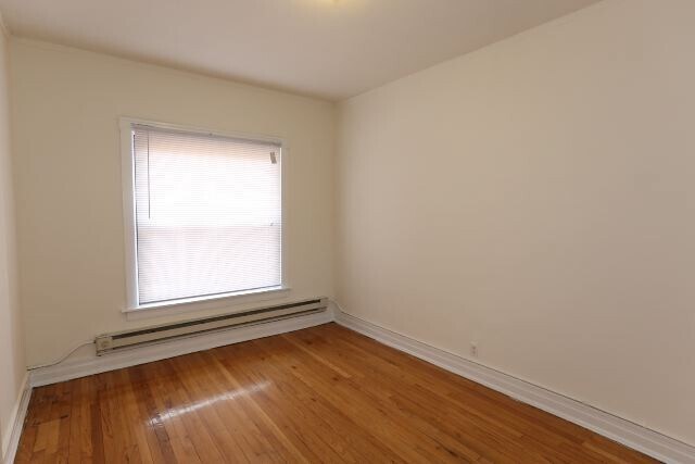 Building Photo - 842 W Waveland Ave