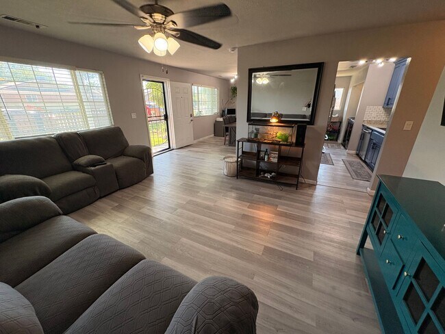 Building Photo - Updated 3 Bedroom Home in Hanford