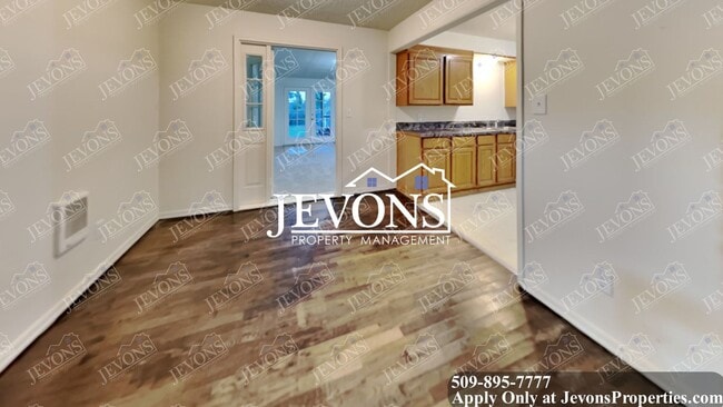 Building Photo - Enjoy the new appliances in this lovely single-family home located in the heart of Tacoma