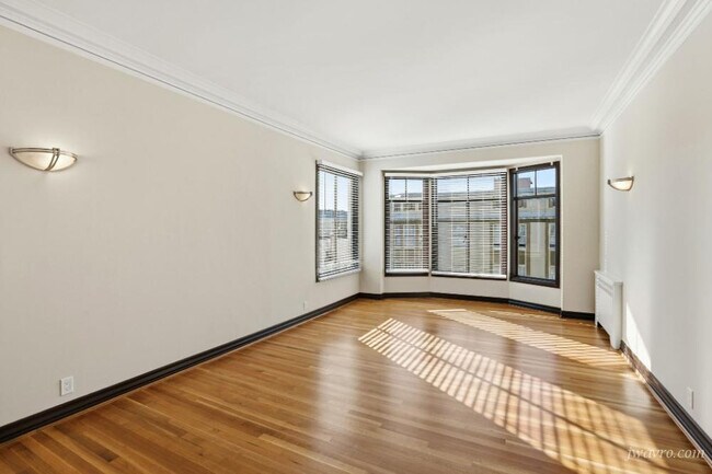 Building Photo - 1695 North Point St