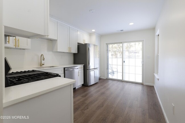 Building Photo - 42 Pennsbury Way