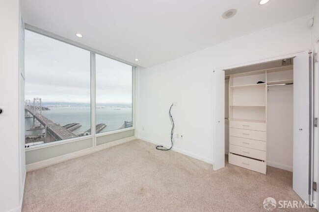 Building Photo - 425 1st St