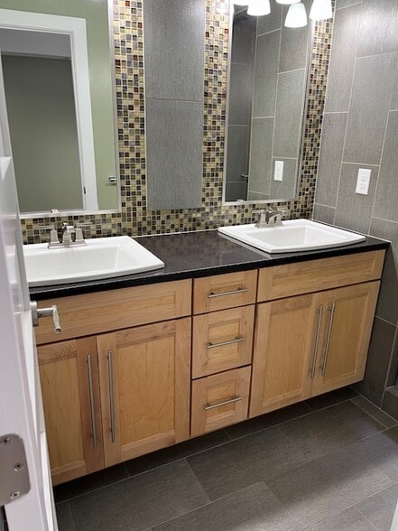 Master Bath - 2840 W 26th Ave