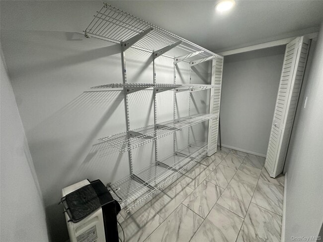 Building Photo - 245 Glenhill Ave