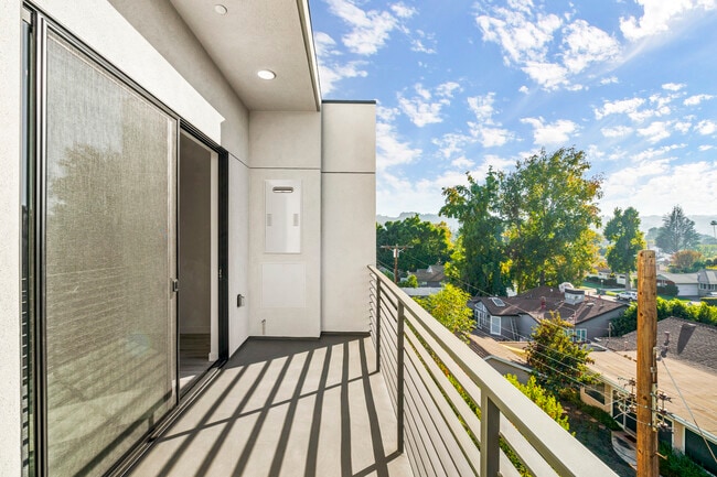 Building Photo - 4707 Fulton Ave