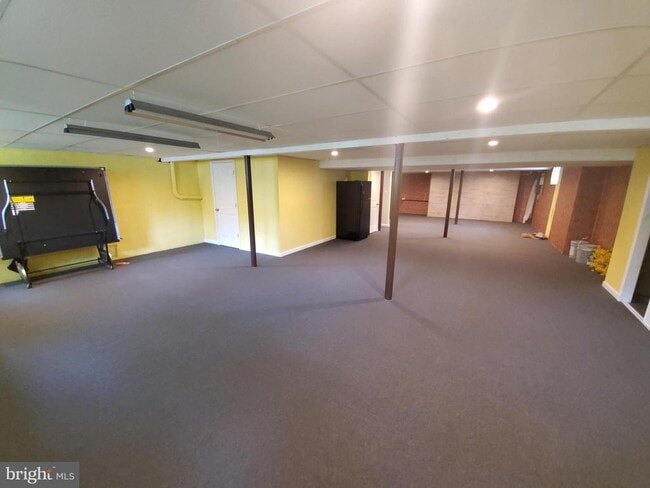 Building Photo - 102 Burnet Crescent