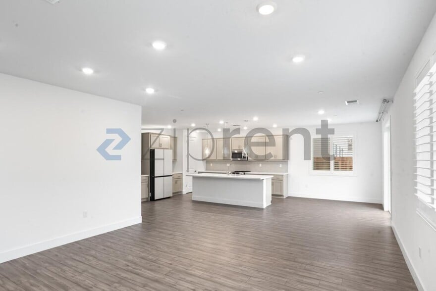 Building Photo - Unit