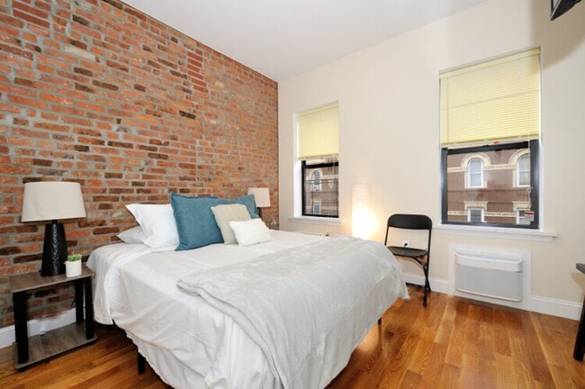 Building Photo - 137 MacDougal St