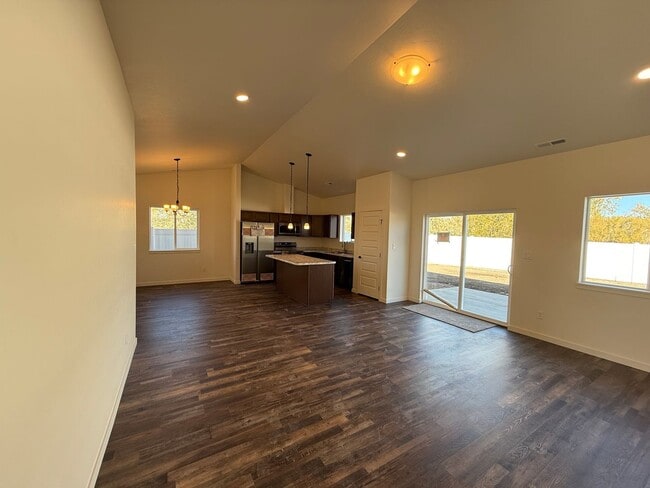 Building Photo - Brand New 4 bedroom, 2 bath, 2 car garage ...