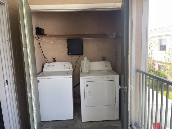 Building Photo - 7210 N Manhattan Ave