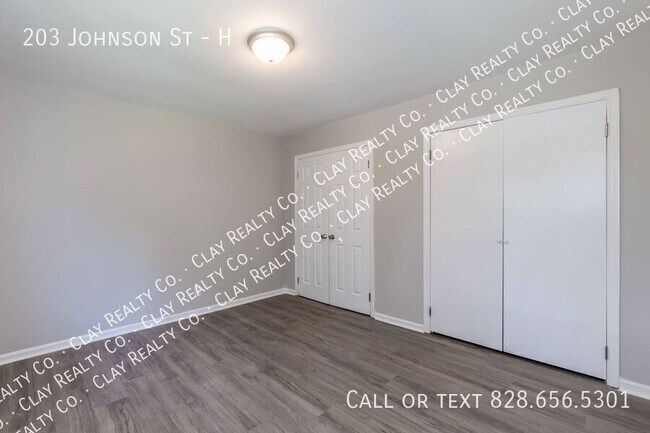 Building Photo - 203 Johnson St