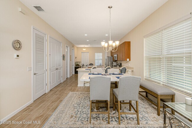 Building Photo - 724 Carlsbad Dr