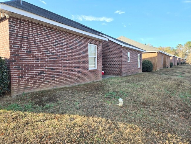 Building Photo - 802 W Longleaf Dr