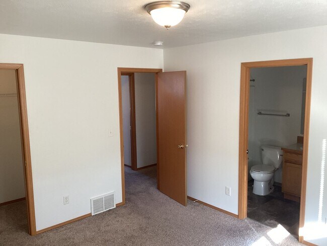 Building Photo - Nicely updated 4Bed, 3Bath in Airway