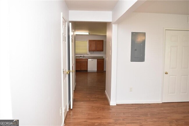 Building Photo - 315 Village Chase