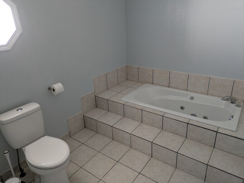Master Bath - 127 pleasant Ave