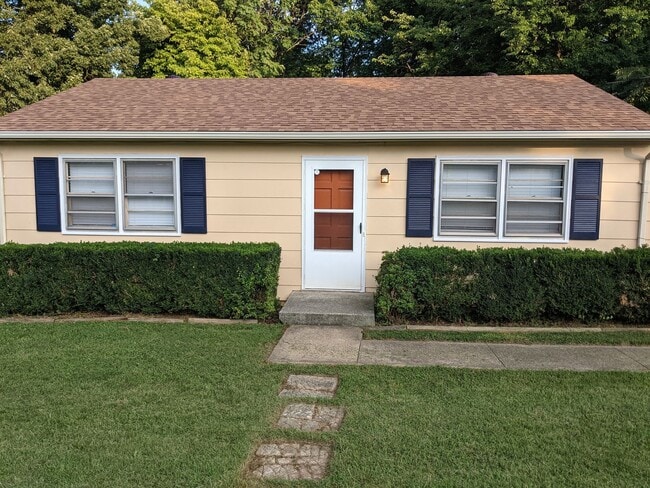 Building Photo - One Level House in Madison Heights