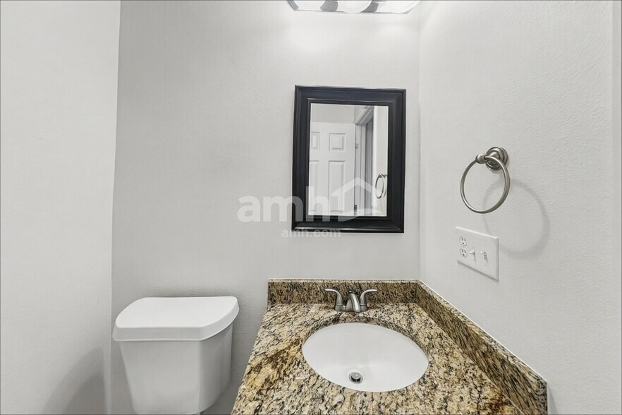 Building Photo - 11852 Altura St