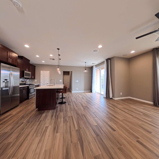 Building Photo - Stylish 2 bedroom 2 bathroom 1 Attached Car Garage at Tripoly South