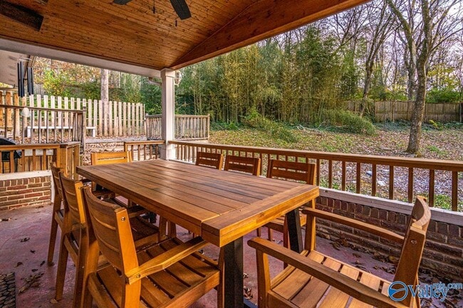 Building Photo - 702 Chambers Dr NE