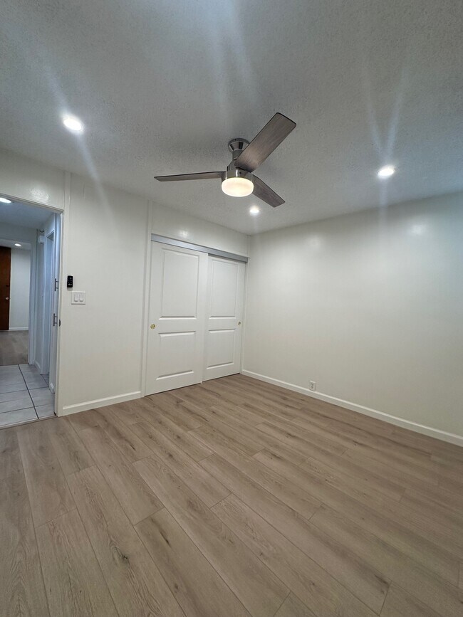 Building Photo - 537 Evergreen St