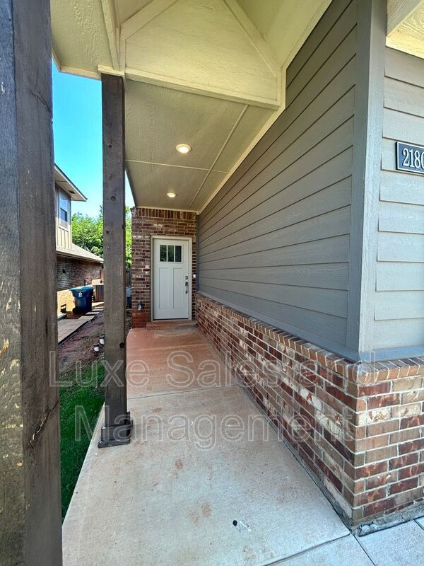 Building Photo - 2180 Buena Vida Ln