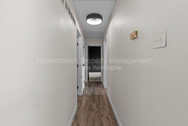 Building Photo - 235 Midland Dr
