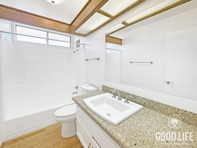 Building Photo - Spacious 2B/2BA condo available in San Carlos!