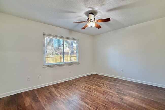 Building Photo - AVAILABLE NOW! (One Pet Maximum)