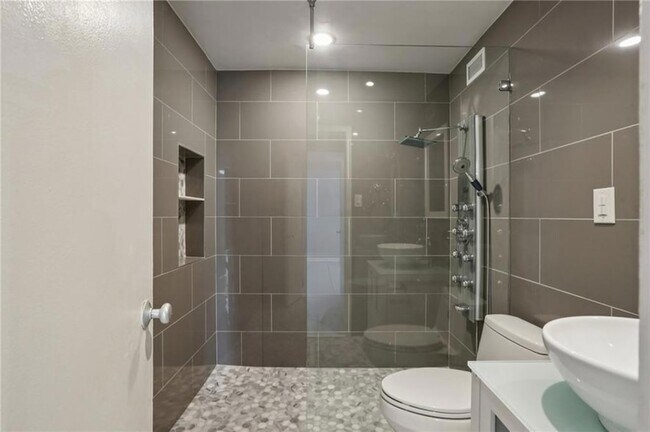 Building Photo - 3060 Pharr Ct S Northwest