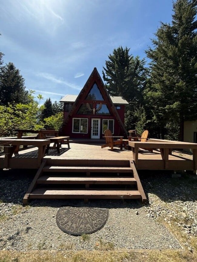 Building Photo - This cutie has a fresh interior paint job!