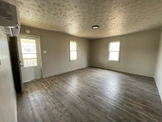 Building Photo - 802 E Church St