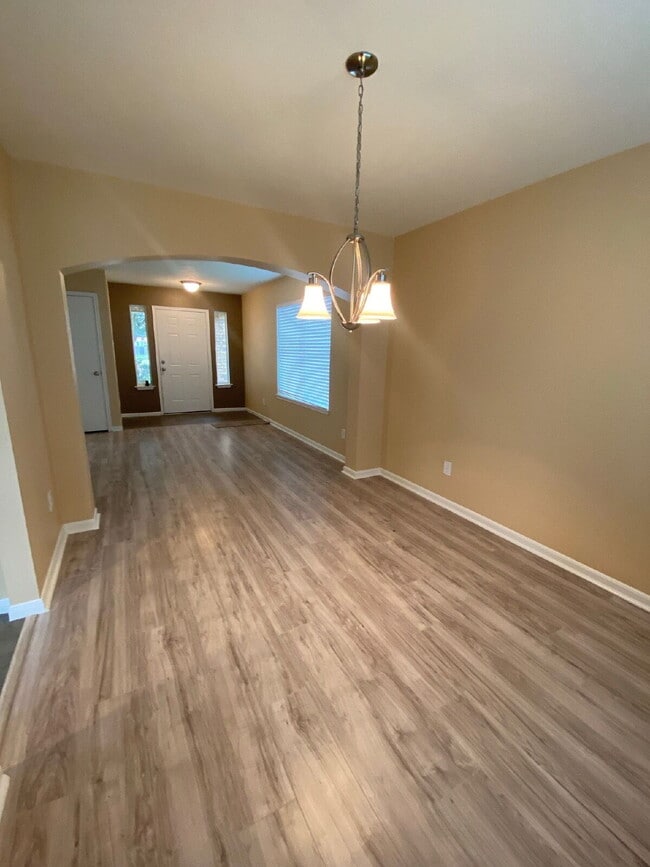 Building Photo - Spacious 4Bed, 2.5 Bath plus Bonus Room, 2-story home in the desirable Remington Grove community!