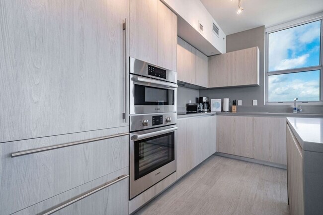 Building Photo - 4112 Jimmy Buffett Mem Hwy