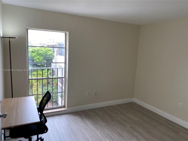 Building Photo - 6900 N Kendall Dr