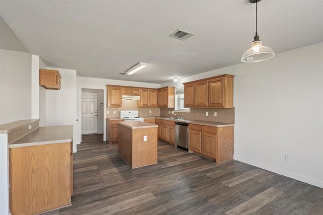 Building Photo - 1609 Paint Brush Dr