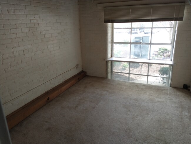 Building Photo - 68 Thermos Ave
