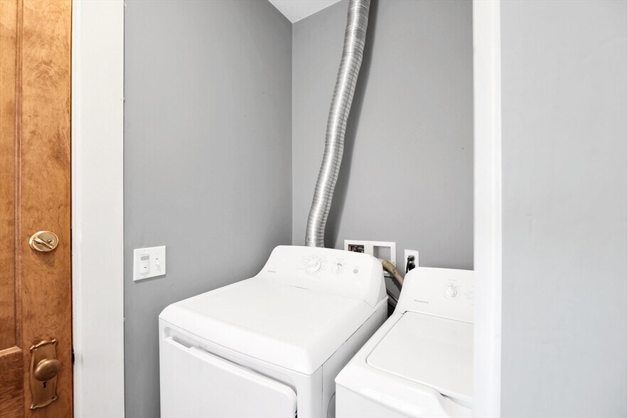 Building Photo - 79 Perkins St